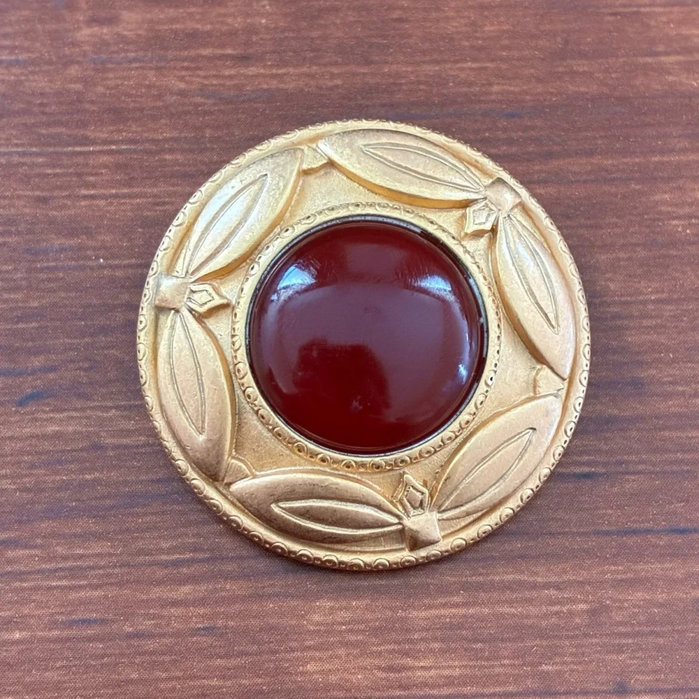MONET Smithsonian Egyptian Revival Gold Tone Faux Carnelian Cabochon Brooch Pin